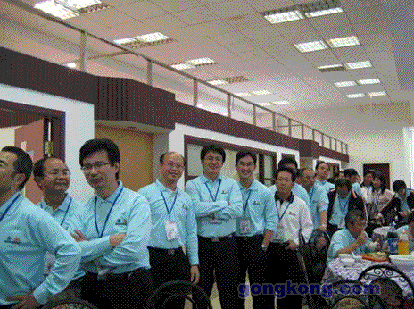 图3 重温校园生活