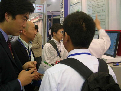 “易控(INSPEC)”凭其优秀的品质吸引了来自日本、美国的众多外国专家