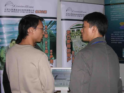 来宾参观九思易公司产品