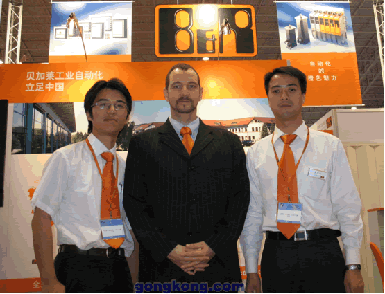 从左至右分别为：PA行业销售主管潘俊、PA销售支持Rene