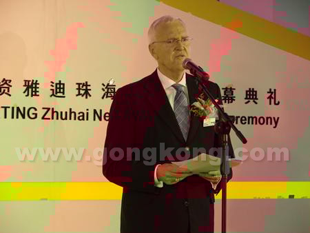 图为雅迪集团主席Mr.