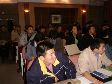 聚精会神的听课