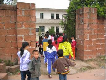 中童镇官塘小学大门