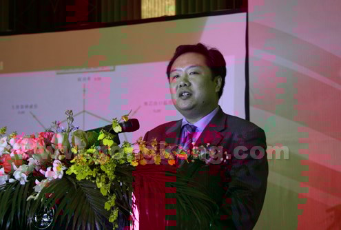 施耐德电气中国投资有限公司销售总监曹玮先生致贺词