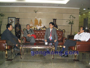 中仪协副理事长(原机械部仪表司副司长)臧公玉(右一);北京帅仪总经理